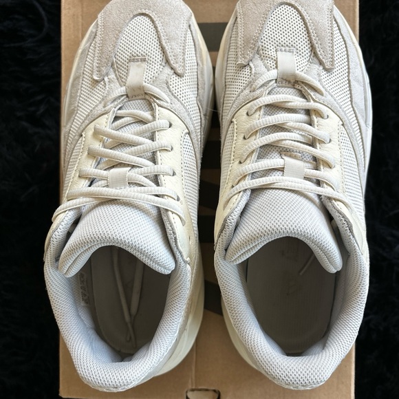 Yeezy boost 700 salt - Picture 4 of 6